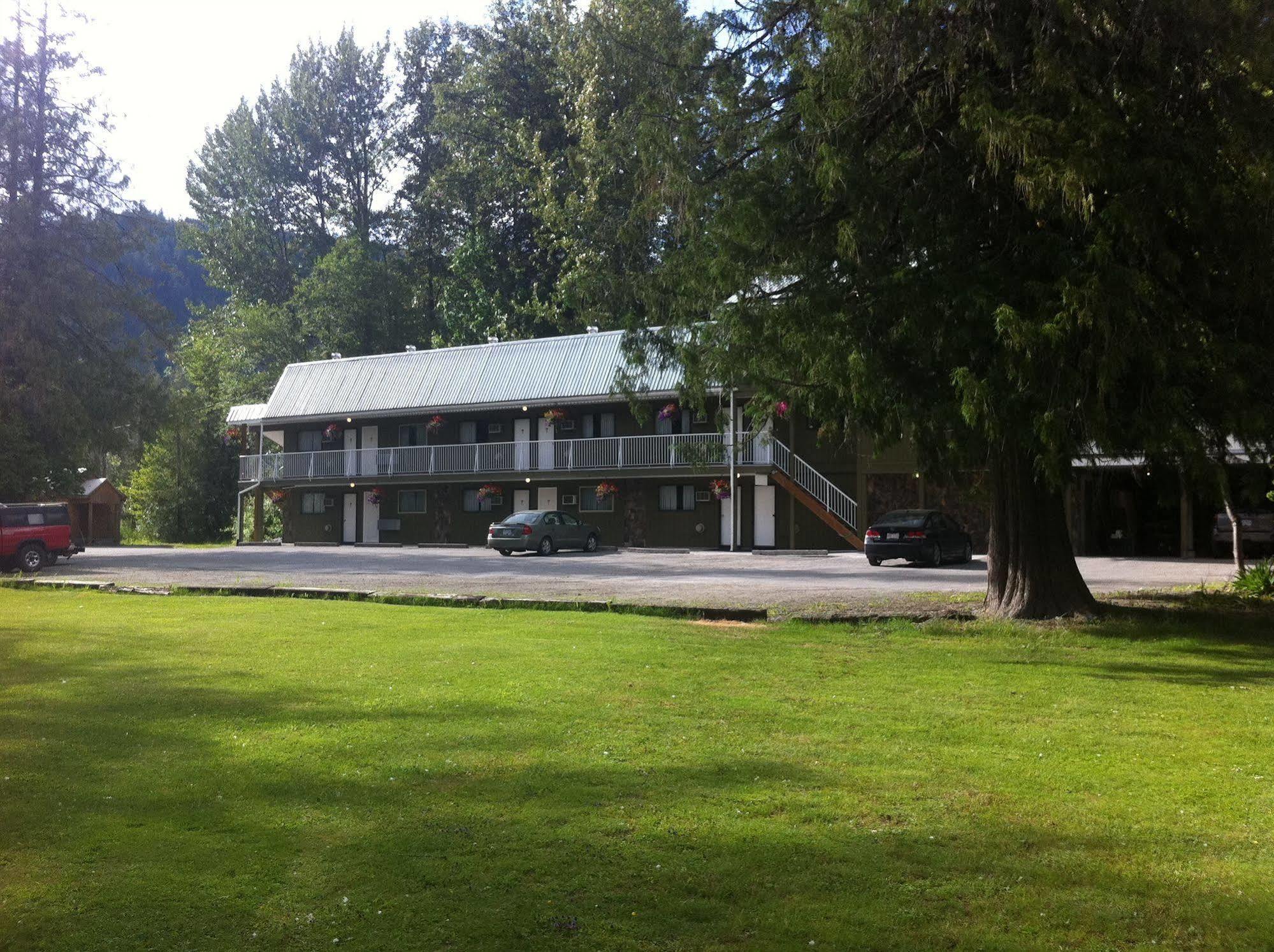 The Hitching Post Motel Pemberton Εξωτερικό φωτογραφία