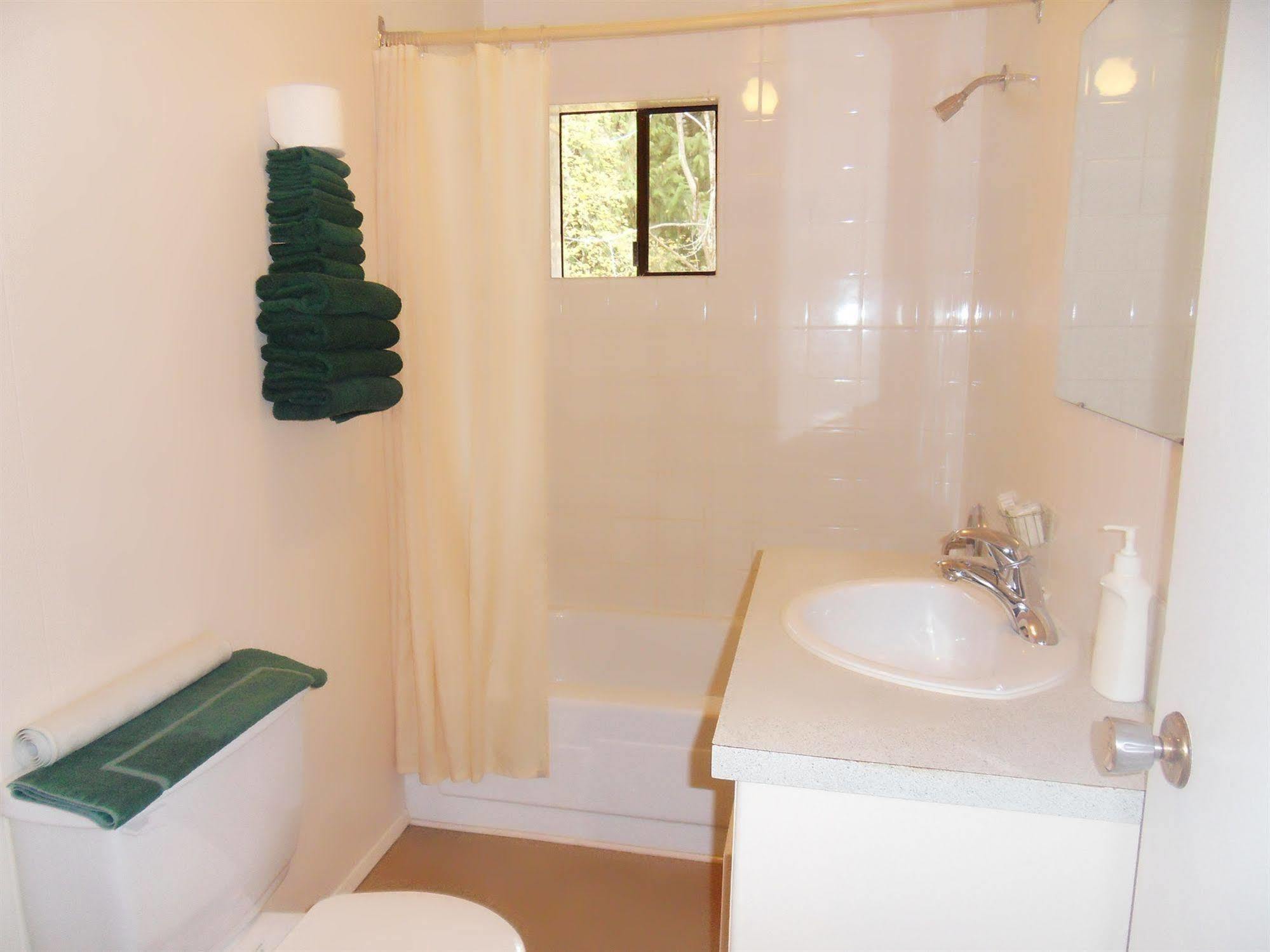 The Hitching Post Motel Pemberton Εξωτερικό φωτογραφία