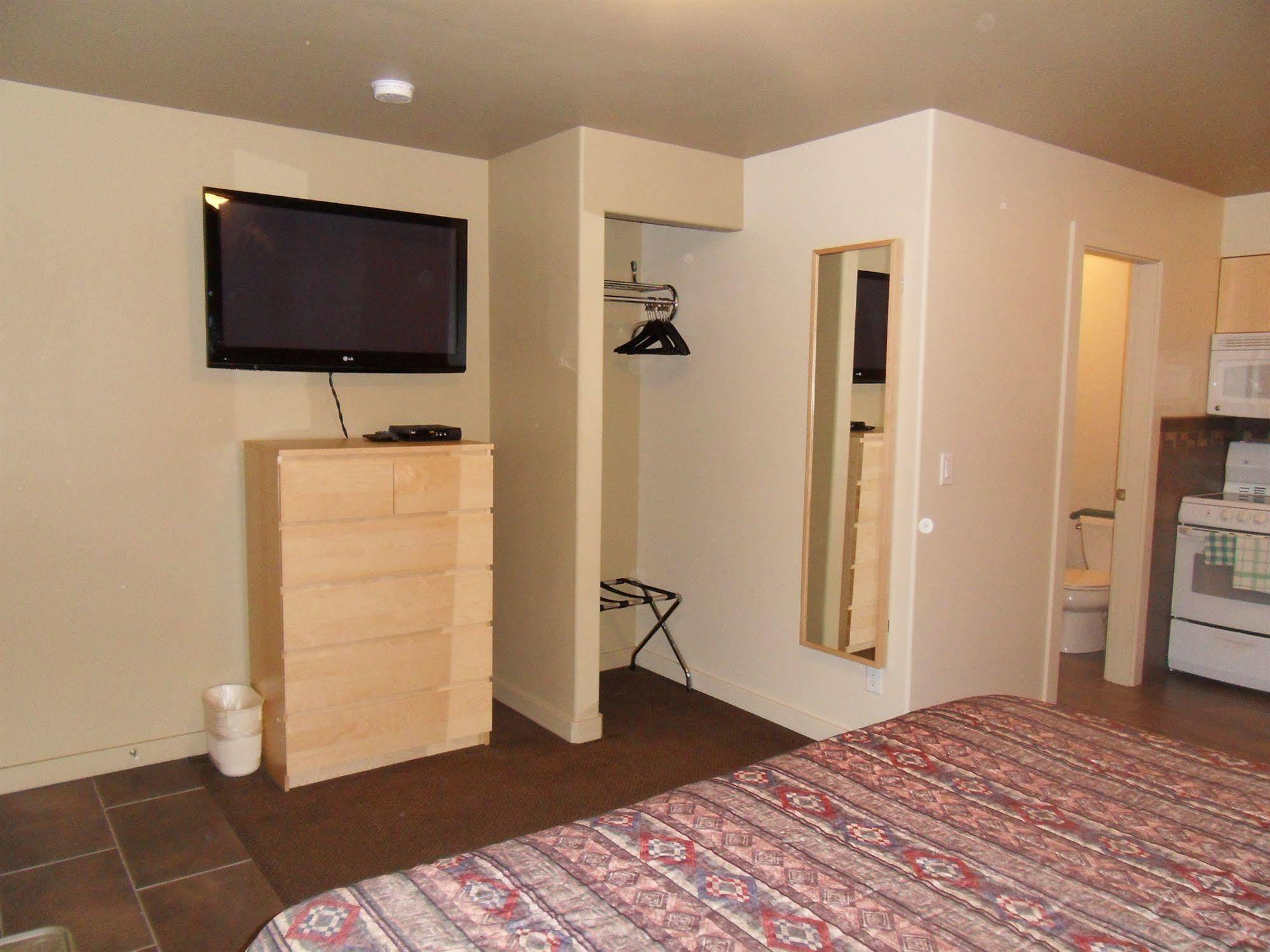 The Hitching Post Motel Pemberton Εξωτερικό φωτογραφία